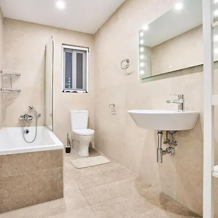 Fairways Modern - Perfect For Families Apartment